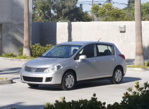 Nissan Versa Hatchback 2006 года